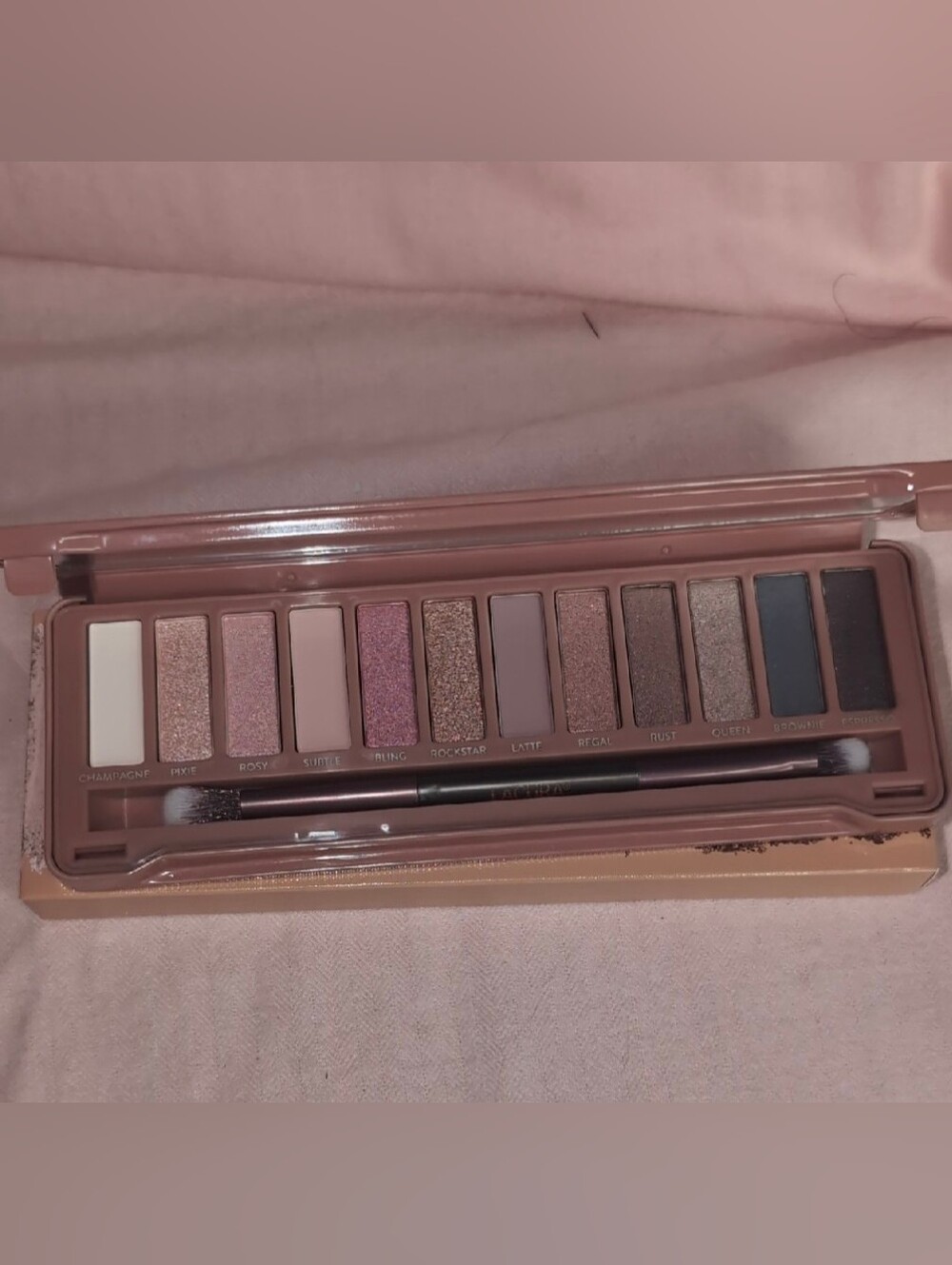 Naturals 3 eyeshadow palette-NIB